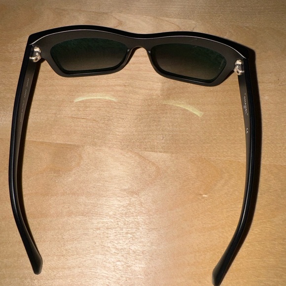 Gorgeous Authentic Chanel sunglasses - Picture 8 of 15